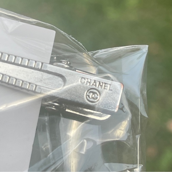 NEW Chanel Beauty Hair Clips CC Rhinestones - Picture 7 of 7